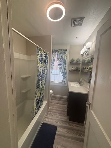 127 Melha Ave, Springfield, MA 01104