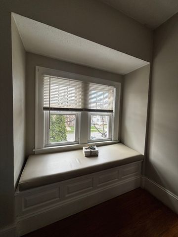 127 Melha Ave, Springfield, MA 01104