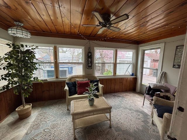 127 Melha Ave, Springfield, MA 01104