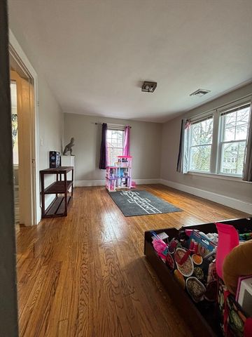 127 Melha Ave, Springfield, MA 01104
