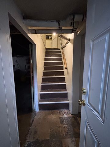 127 Melha Ave, Springfield, MA 01104