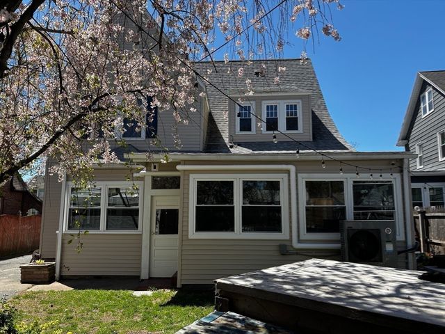 127 Melha Ave, Springfield, MA 01104