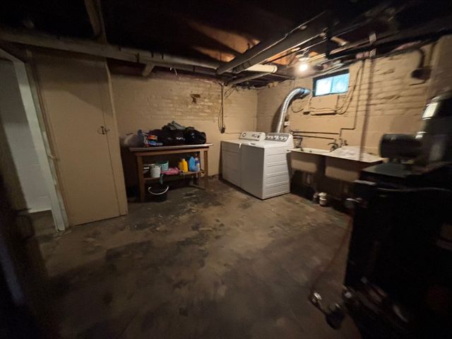 127 Melha Ave, Springfield, MA 01104