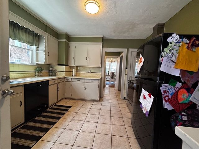 127 Melha Ave, Springfield, MA 01104