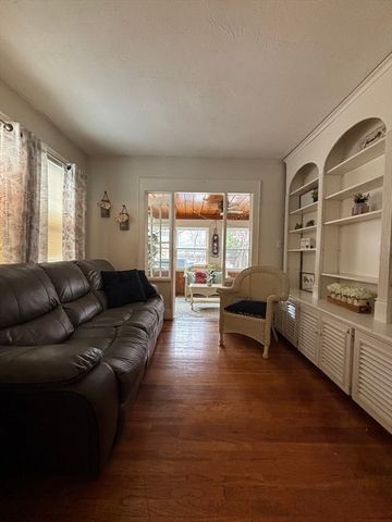 127 Melha Ave, Springfield, MA 01104