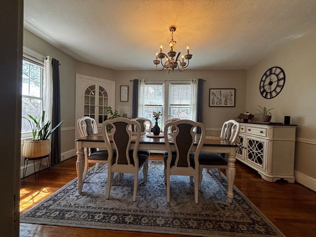 127 Melha Ave, Springfield, MA 01104