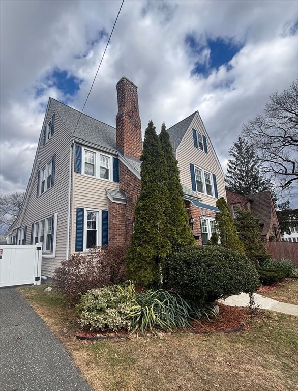 127 Melha Ave, Springfield, MA 01104