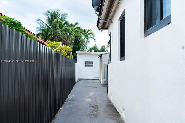 2380 SW 2nd St, Miami, FL 33135