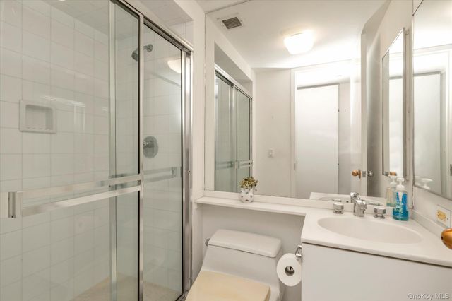 100 Hilton Avenue M3, Garden City, NY 11530