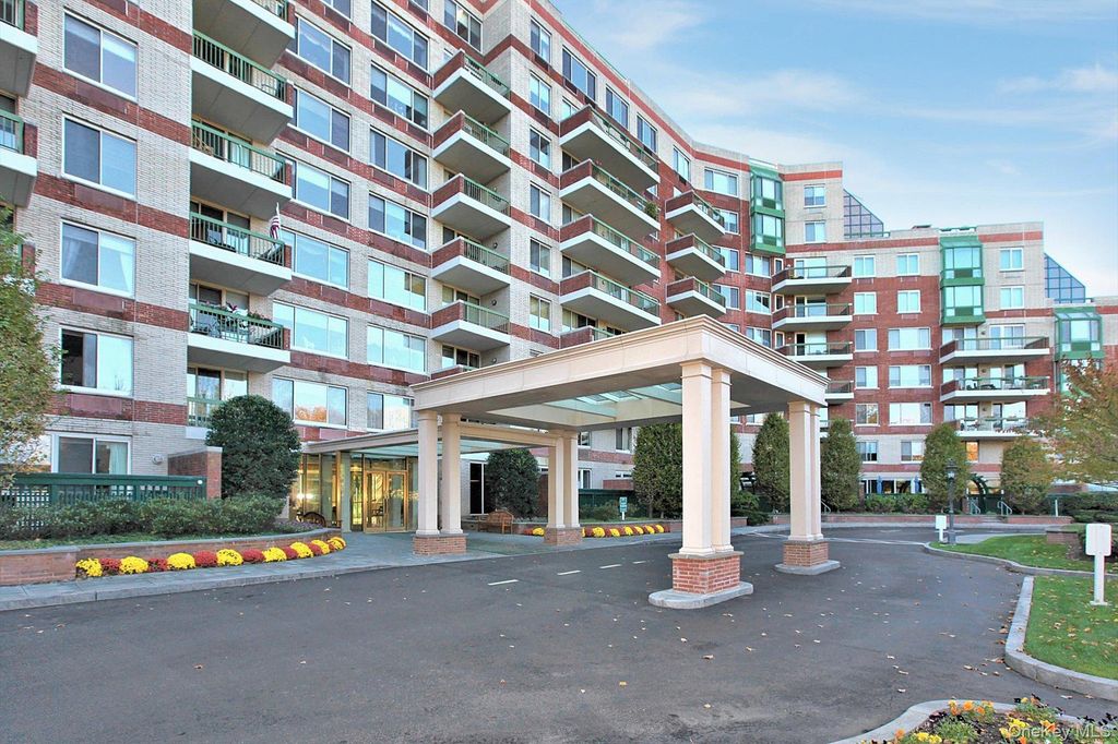 100 Hilton Avenue M3, Garden City, NY 11530