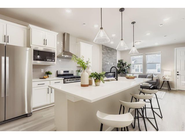 2817 Bear Springs Cir, Longmont, CO 80503