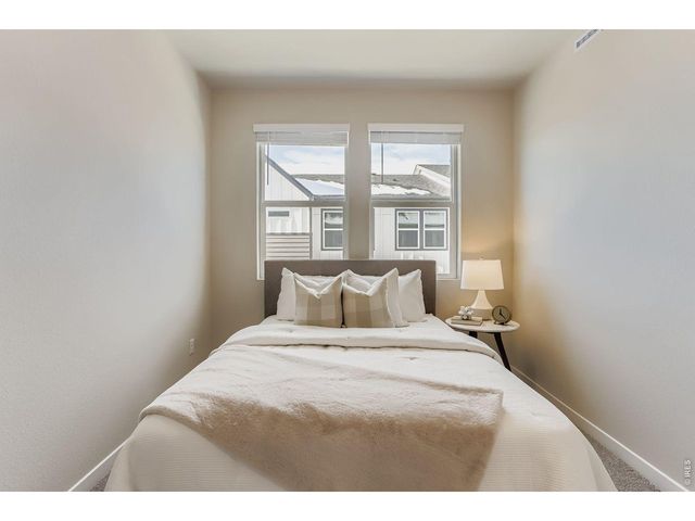 2817 Bear Springs Cir, Longmont, CO 80503