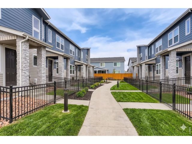 2817 Bear Springs Cir, Longmont, CO 80503