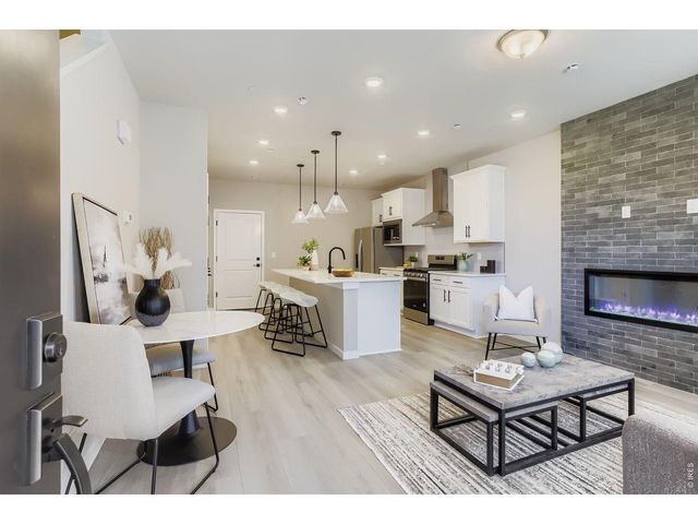 2817 Bear Springs Cir, Longmont, CO 80503