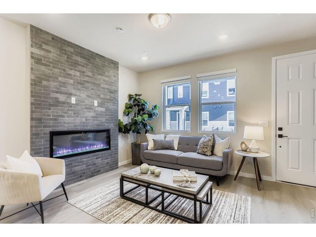 2817 Bear Springs Cir, Longmont, CO 80503