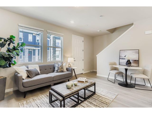 2817 Bear Springs Cir, Longmont, CO 80503