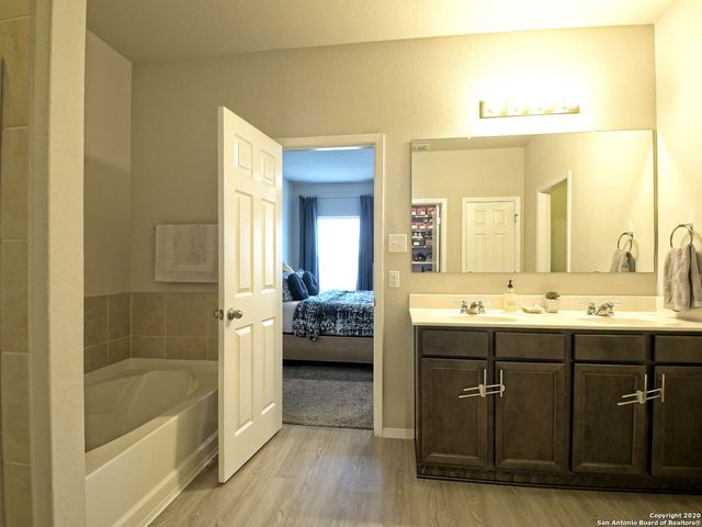 144 FABARM LN, San Antonio, TX 78130