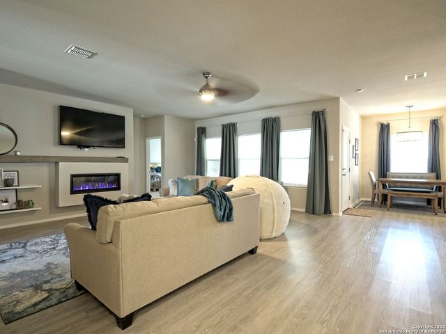 144 FABARM LN, San Antonio, TX 78130