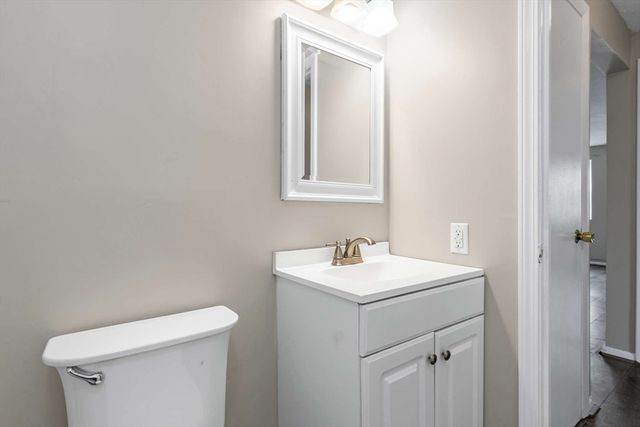 9 Cross St 7, Chelmsford, MA 01863
