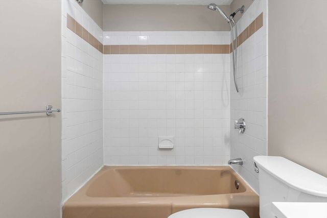 9 Cross St 7, Chelmsford, MA 01863
