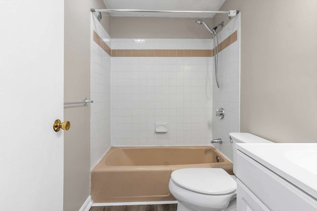 9 Cross St 7, Chelmsford, MA 01863