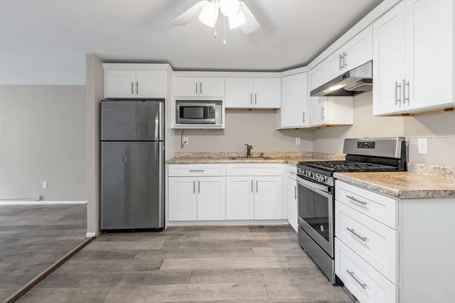 9 Cross St 7, Chelmsford, MA 01863
