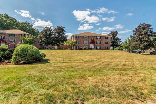 9 Cross St 7, Chelmsford, MA 01863
