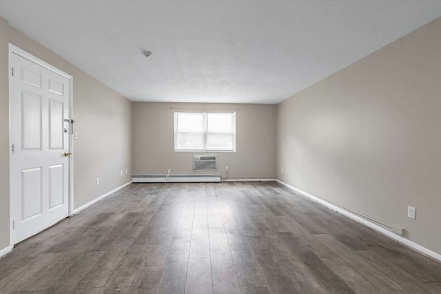 9 Cross St 7, Chelmsford, MA 01863