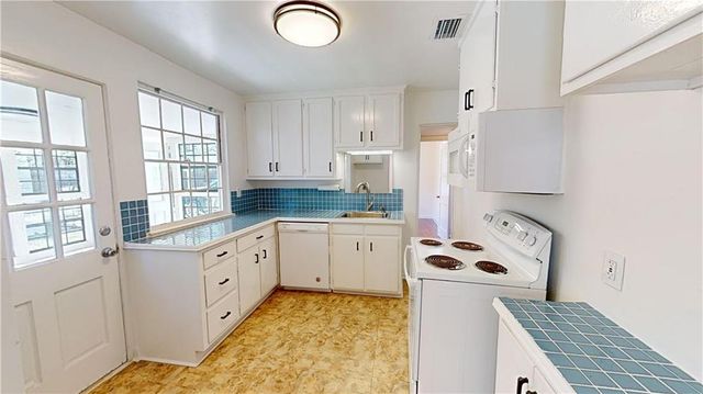 15 Princess Anne Road, Mobile, AL 36608