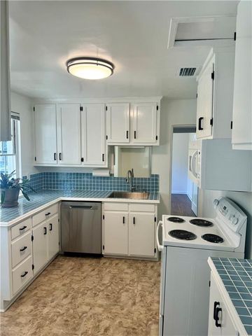 15 Princess Anne Road, Mobile, AL 36608
