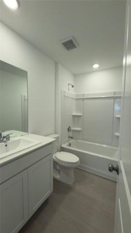 20050 White Dove Tr, Crosby, TX 77532
