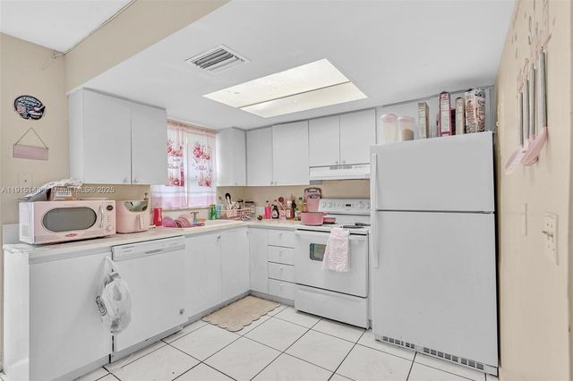 2580 NW 52nd Ave C16, Lauderhill, FL 33313