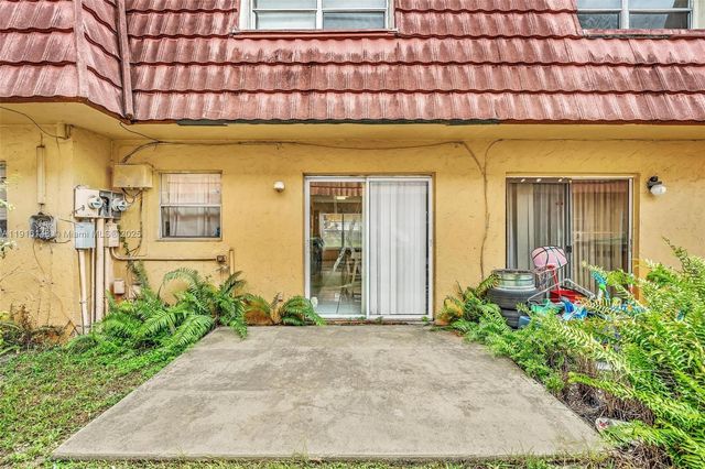 2580 NW 52nd Ave C16, Lauderhill, FL 33313