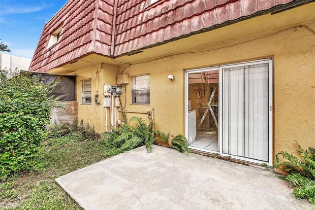 2580 NW 52nd Ave C16, Lauderhill, FL 33313