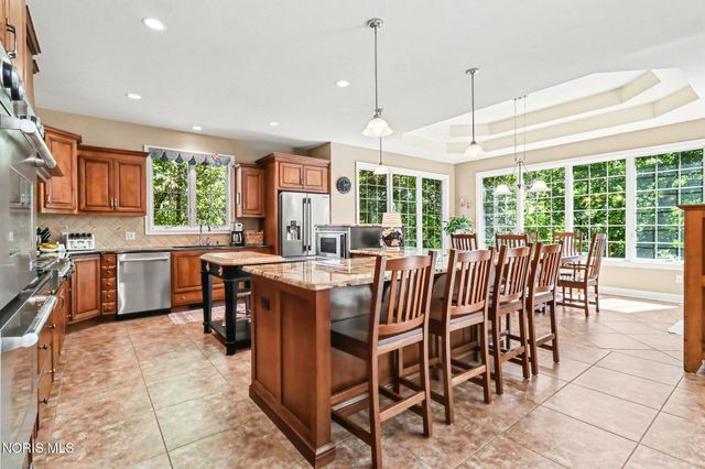 3401 Swan Ridge Lane, Maumee, OH 43537
