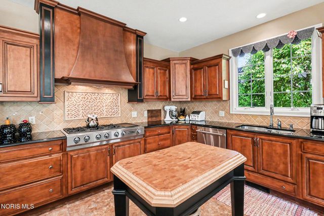 3401 Swan Ridge Lane, Maumee, OH 43537