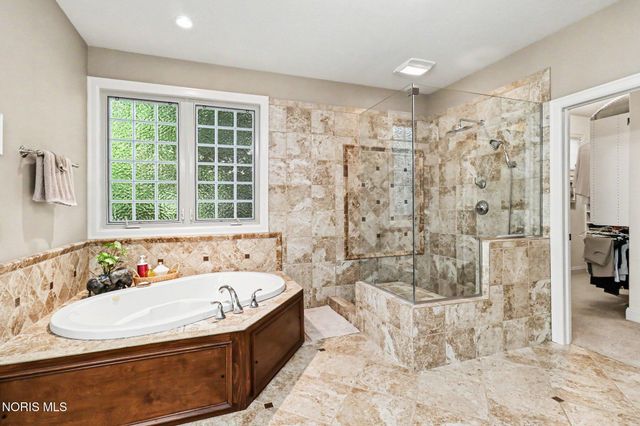 3401 Swan Ridge Lane, Maumee, OH 43537