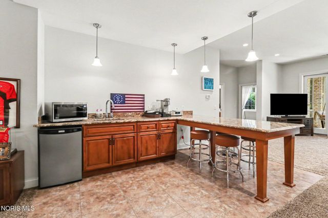 3401 Swan Ridge Lane, Maumee, OH 43537