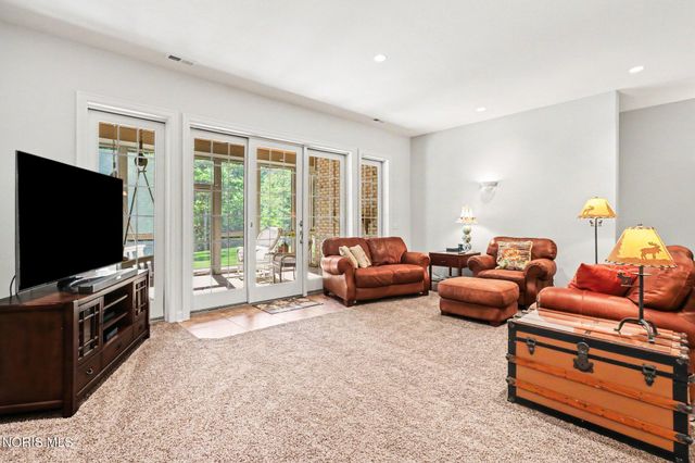 3401 Swan Ridge Lane, Maumee, OH 43537