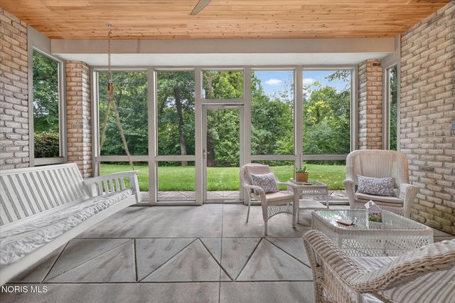 3401 Swan Ridge Lane, Maumee, OH 43537