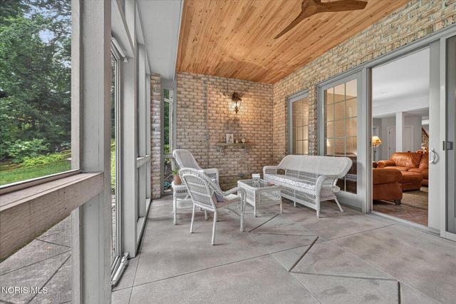 3401 Swan Ridge Lane, Maumee, OH 43537