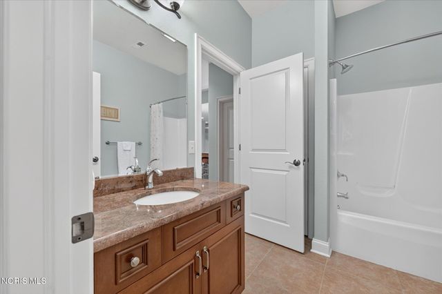 3401 Swan Ridge Lane, Maumee, OH 43537