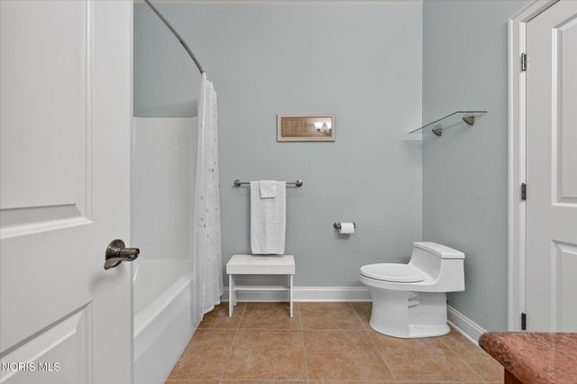 3401 Swan Ridge Lane, Maumee, OH 43537