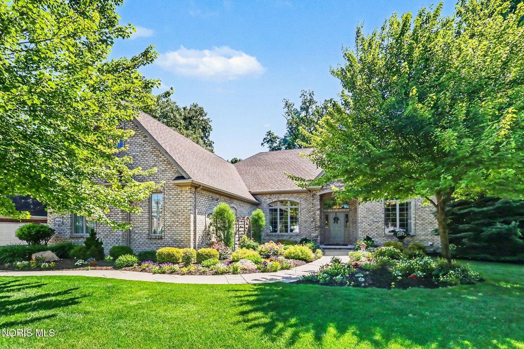 3401 Swan Ridge Lane, Maumee, OH 43537