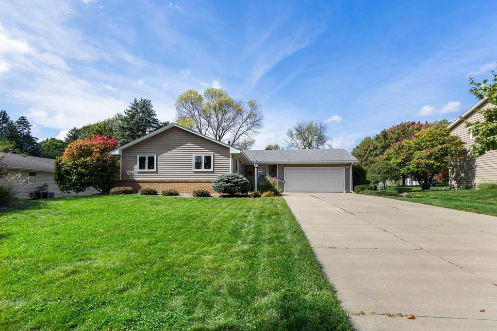 3306 Selkirk Drive, Burnsville, MN 55337