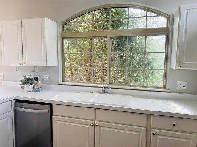 5611 Versailles Avenue, Ann Arbor, MI 48103