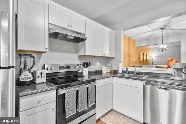 8773 VILLAGE GREEN CT, Alexandria, VA 22309