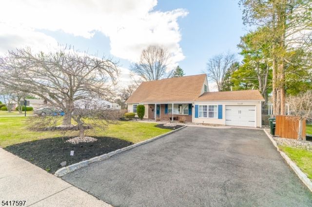 8 Dahlia Rd, Franklin Twp., NJ 08873