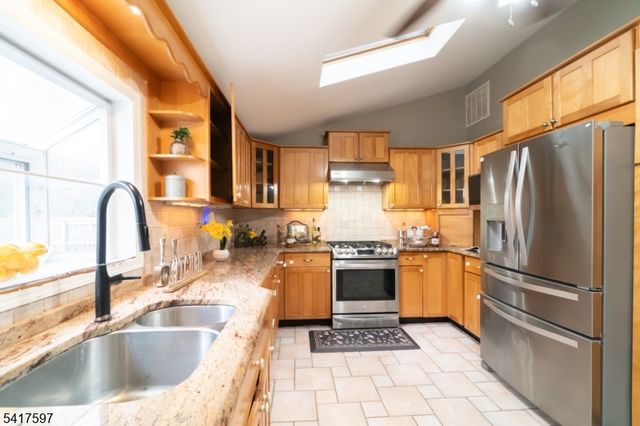 8 Dahlia Rd, Franklin Twp., NJ 08873