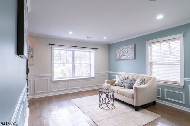 8 Dahlia Rd, Franklin Twp., NJ 08873